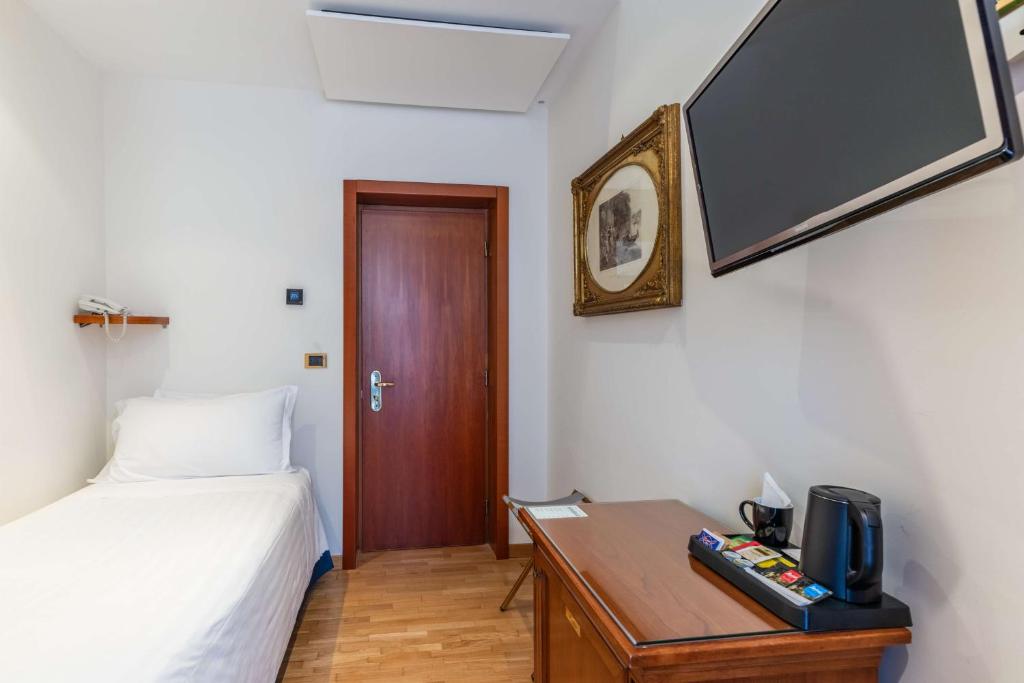 Postel nebo postele na pokoji v ubytování Hotel Raffaello - Sure Hotel Collection by Best Western
