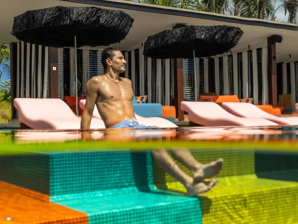 Bazén v ubytování SO/ Maldives nebo v jeho okolí