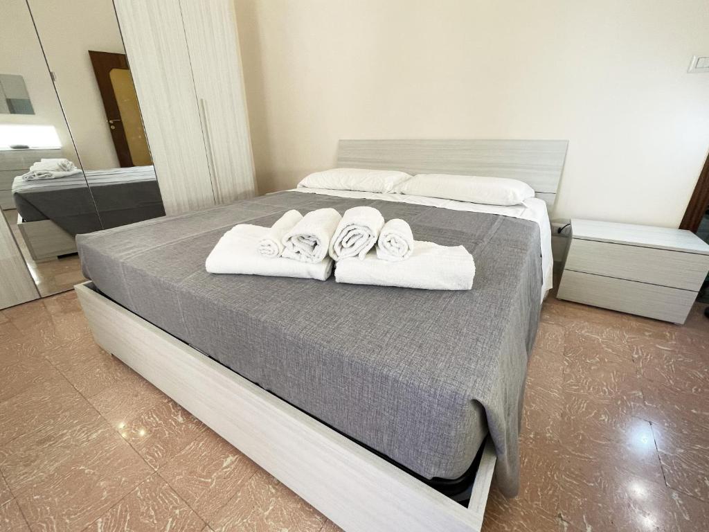 Ένα ή περισσότερα κρεβάτια σε δωμάτιο στο Apartment Dietro L'Angolo - Affitti Brevi Italia