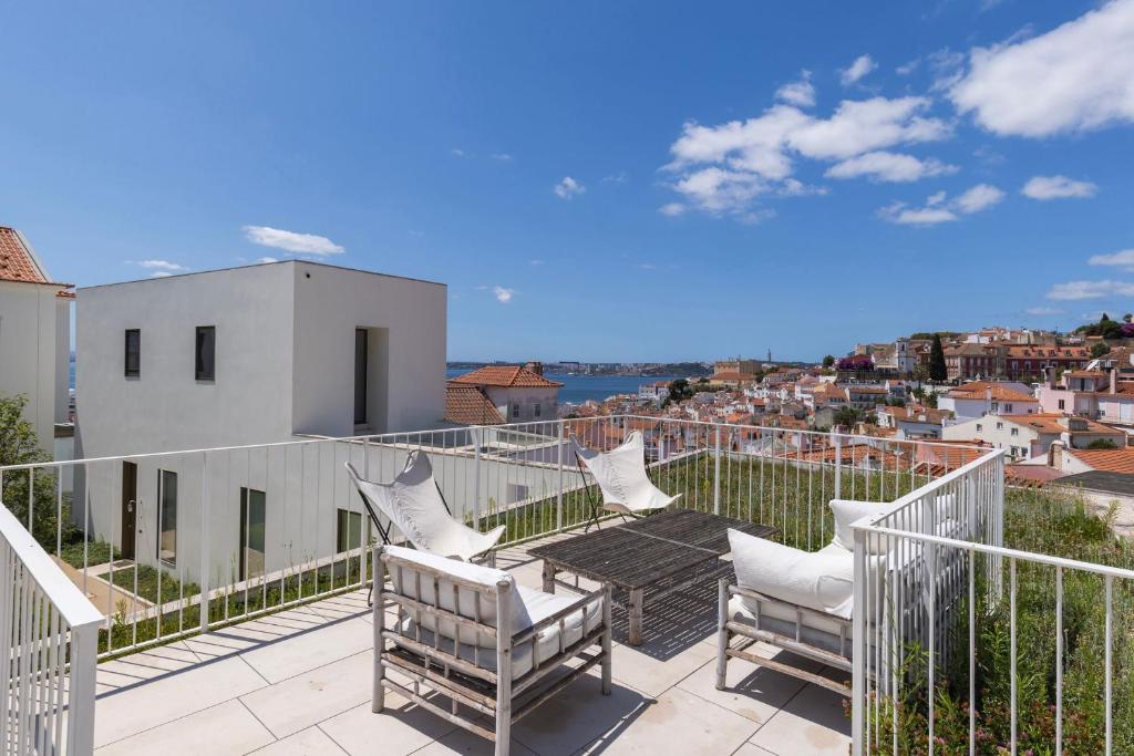 Alfama 3BR with Terrace by LovelyStay