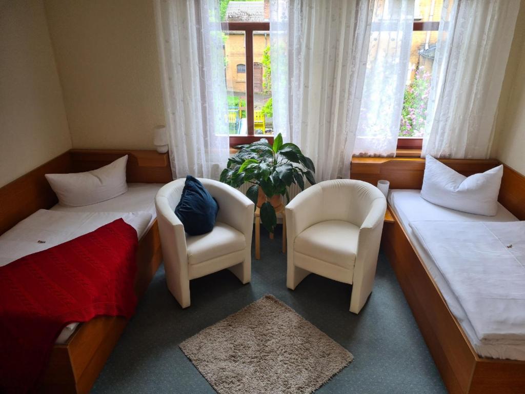 Ένα ή περισσότερα κρεβάτια σε δωμάτιο στο Logis Hotel Stadt Neustadt