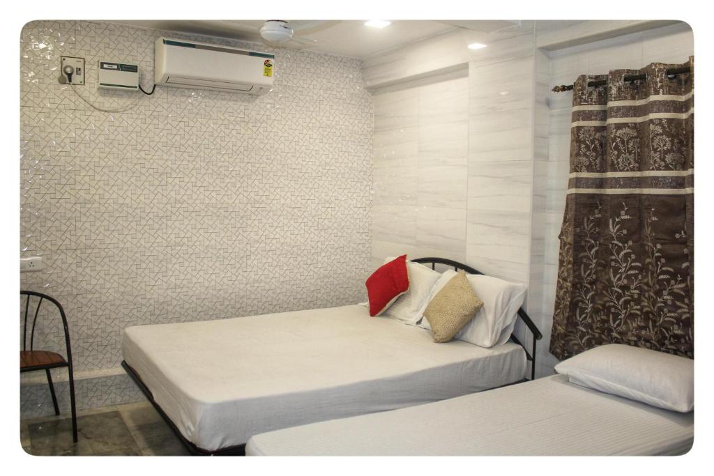 Postel nebo postele na pokoji v ubytování Triplicane Paradise