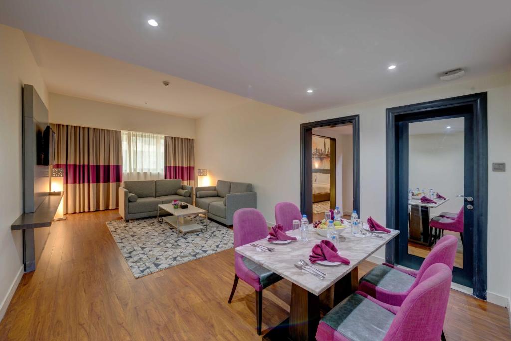 Posezení v ubytování Howard Johnson Plaza by Wyndham Dubai Deira