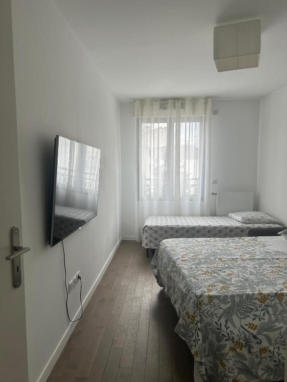 Postel nebo postele na pokoji v ubytování Charment F2 à 5 min de la Défense