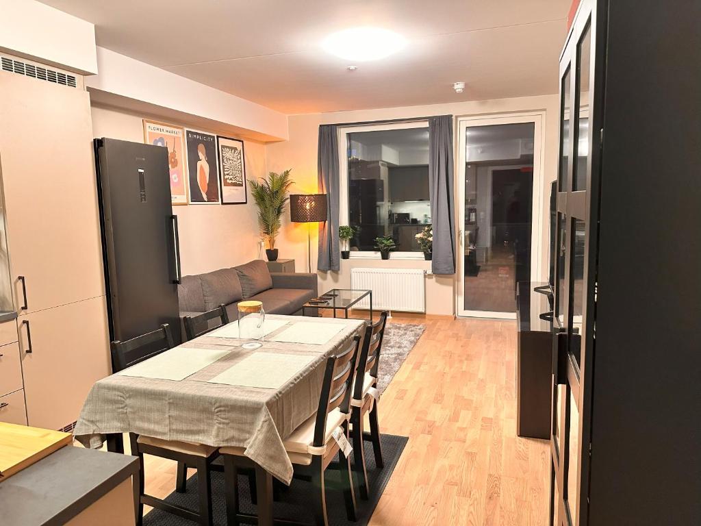 Kuchyň nebo kuchyňský kout v ubytování New Modern 2 room Apartment with 2 beds & FREE PARKING