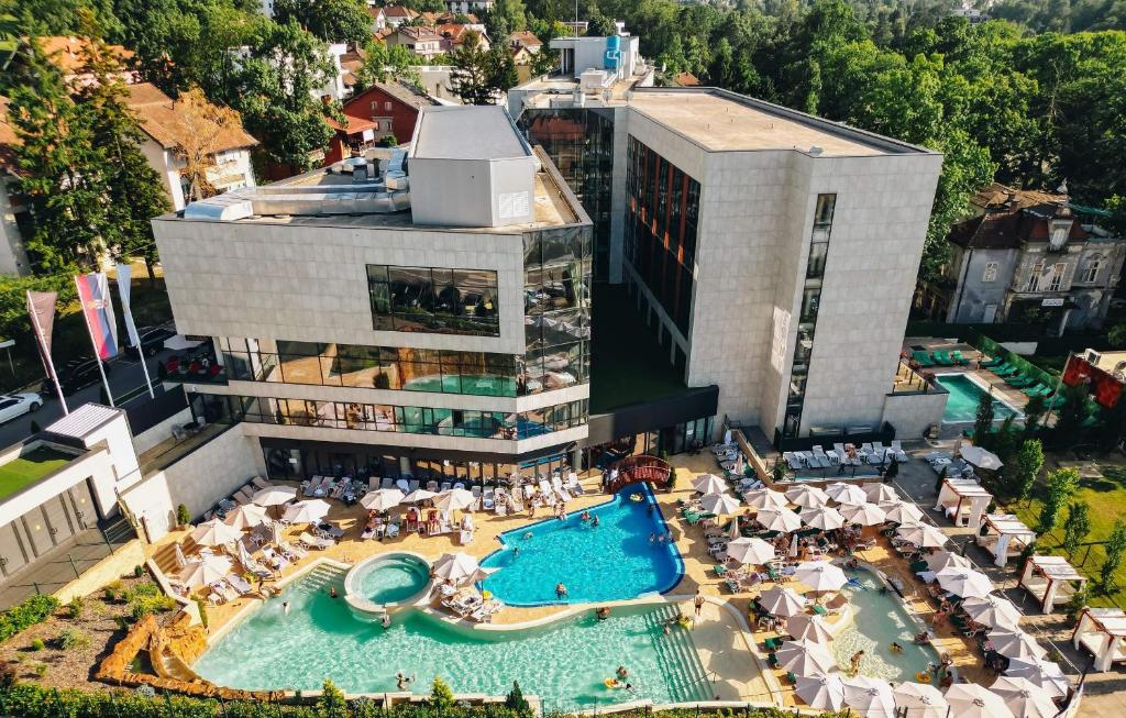 Bazén v ubytování Hotel Tonanti nebo v jeho okolí