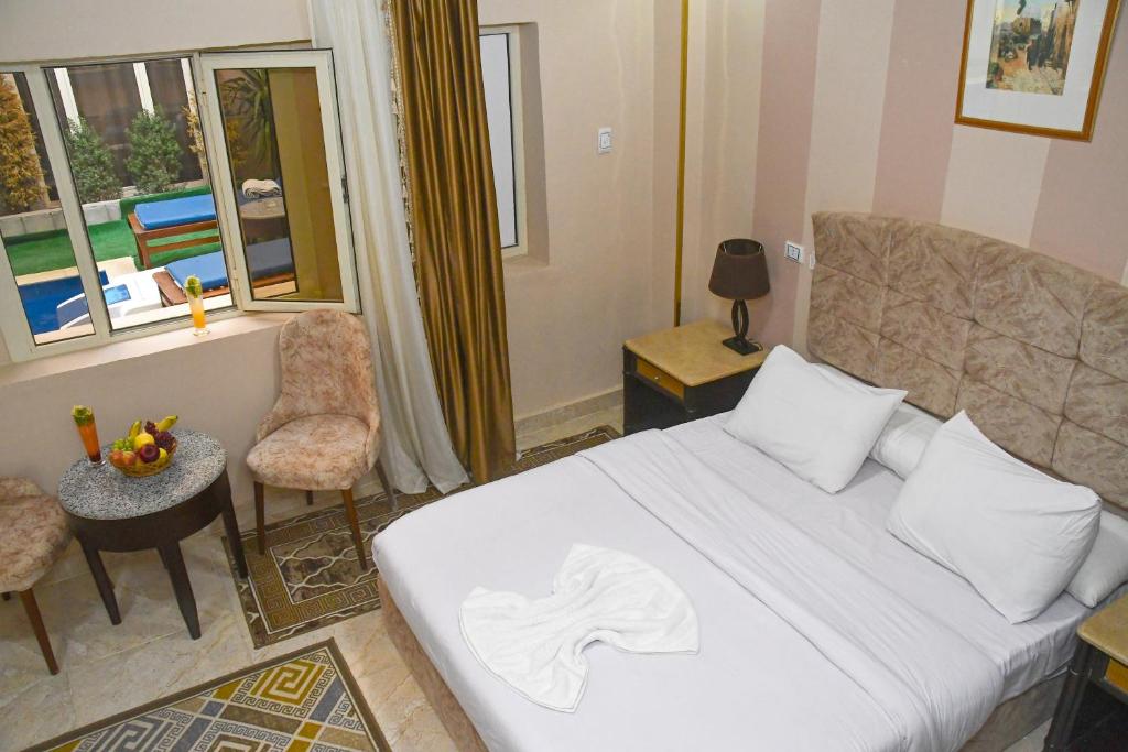 Postel nebo postele na pokoji v ubytování Nun Pyramids Hotel