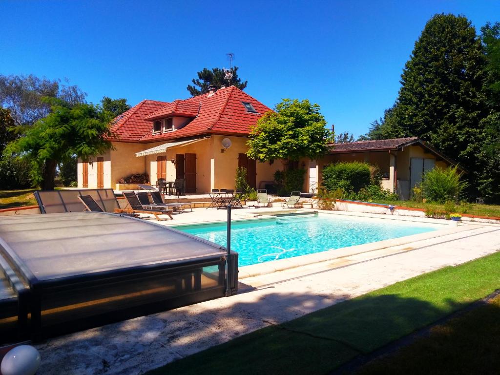 Bazén v ubytování L'échappée du Canal - Piscine - Cheminée - Clim - Parking privé gratuit - 8 personnes - 3 chambres - Parc nebo v jeho okolí