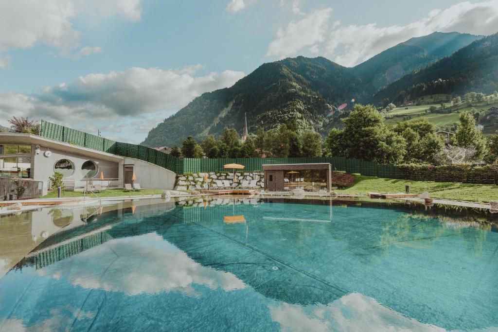 Nespecifikovaný výhled na hory nebo výhled na hory při pohledu z hotelu