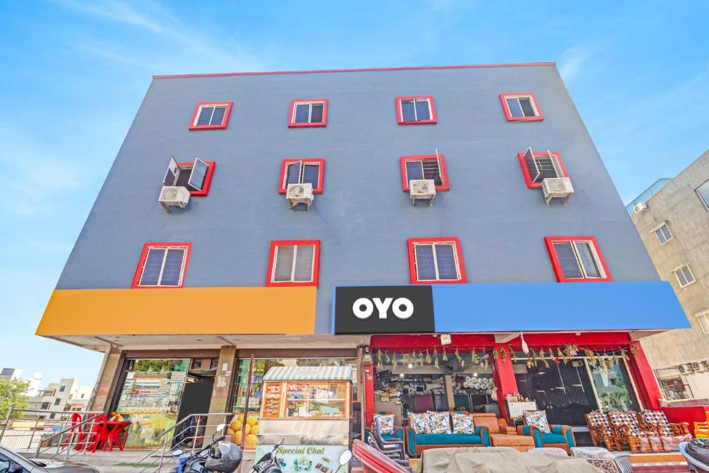 Fotografie z fotogalerie ubytování Hotel O R Square Bn Reddy v destinaci Surūrnagar