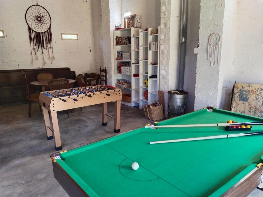 Biliár nebo kulečník v ubytování Can Camós - Masia Rural
