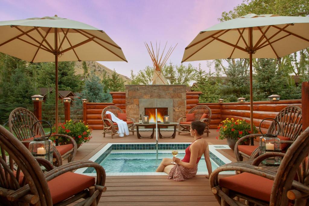 Rustic Inn Creekside photo