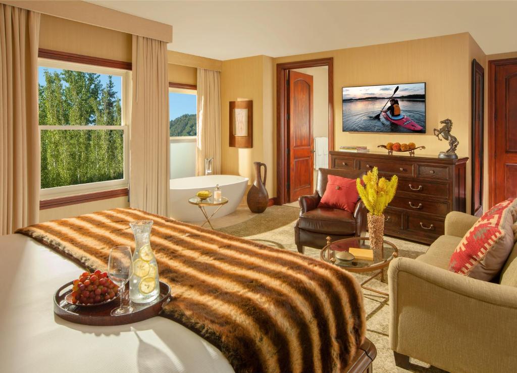 Rustic Inn Creekside - 