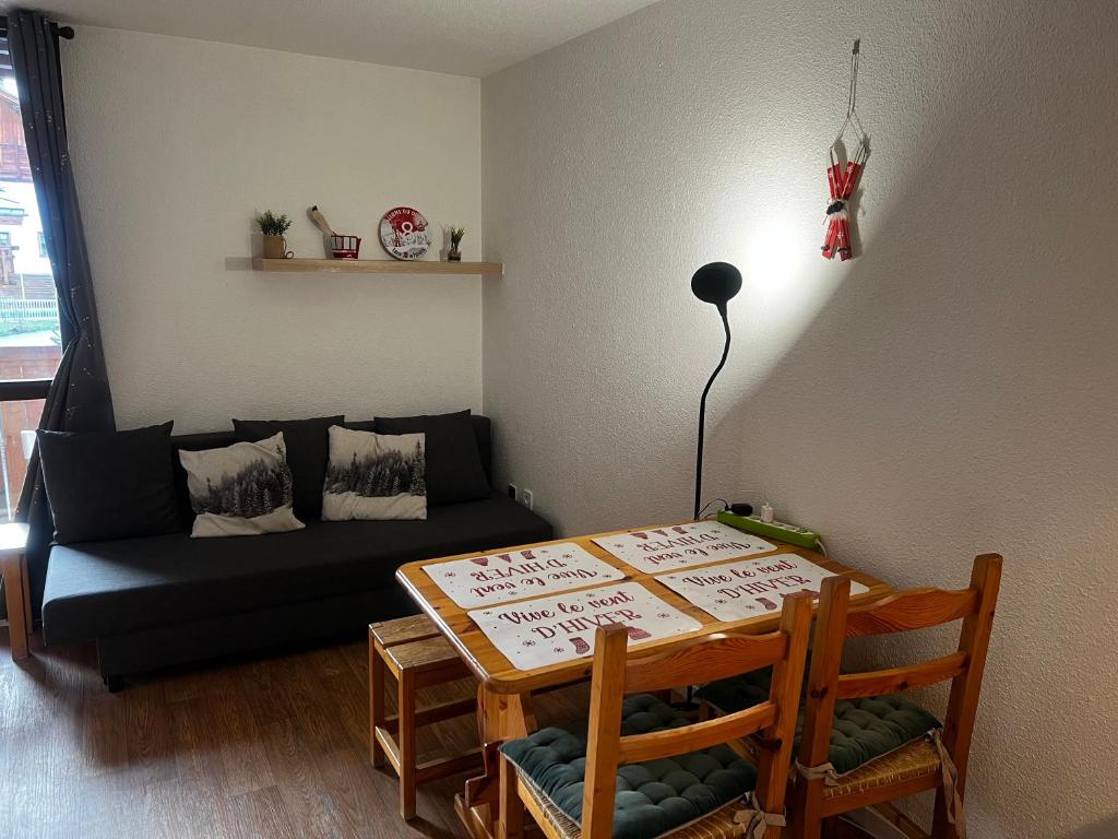 Posezení v ubytování Cosy central Studio with a view, balcony 20m2 4ppl