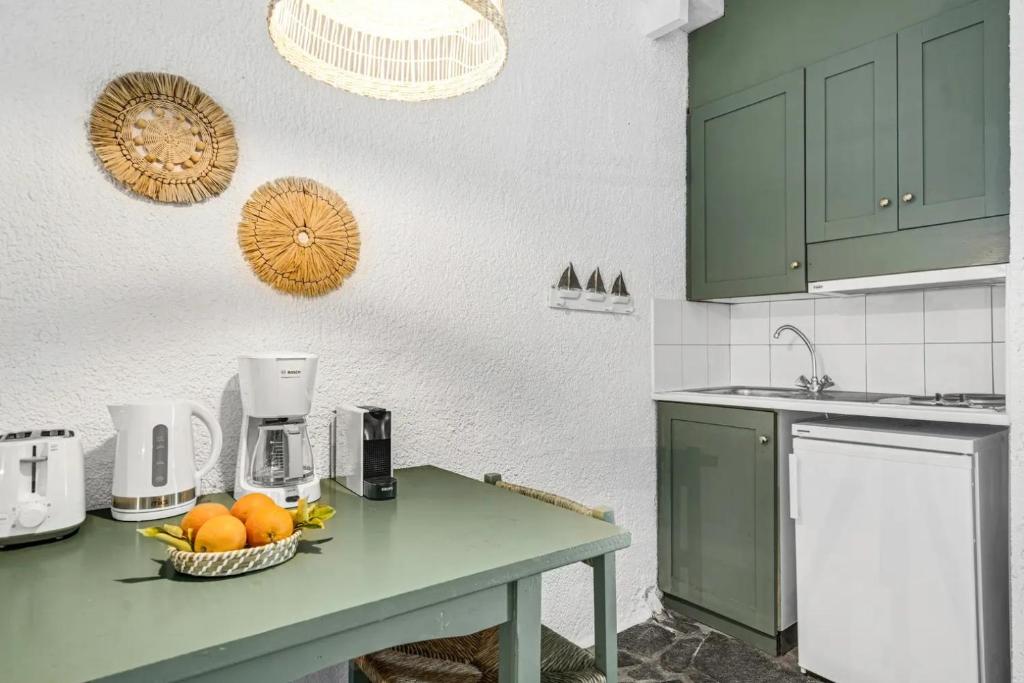 Kuchyň nebo kuchyňský kout v ubytování Niriides Resort