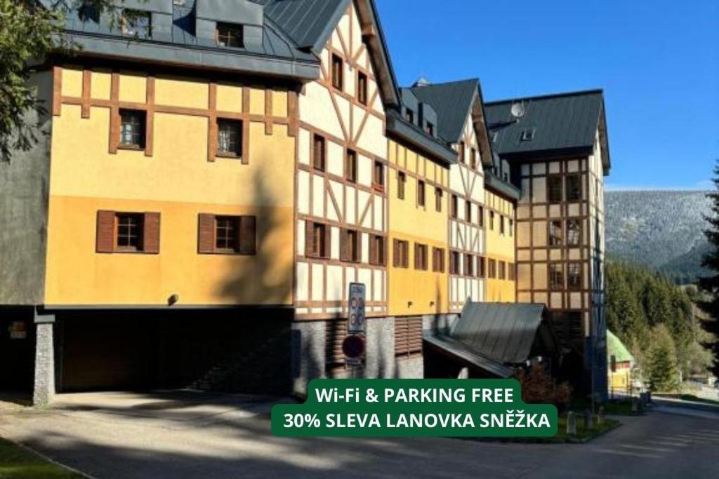 Nespecifikovaný výhled na hory nebo výhled na hory při pohledu z apartmánu