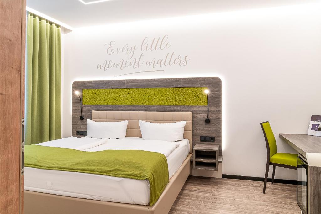 Postel nebo postele na pokoji v ubytování Hotel Feichtinger Graz