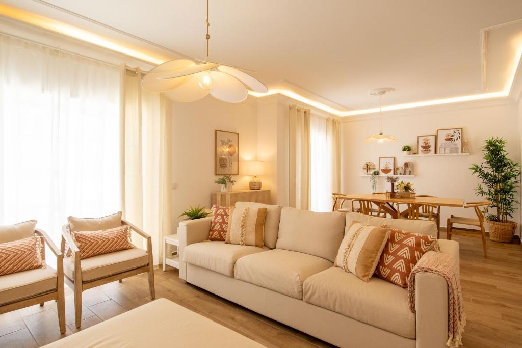 a living room with a couch and a table at Luxuosa Villa com Piscina, Garagem e Vista Mar in Tavira