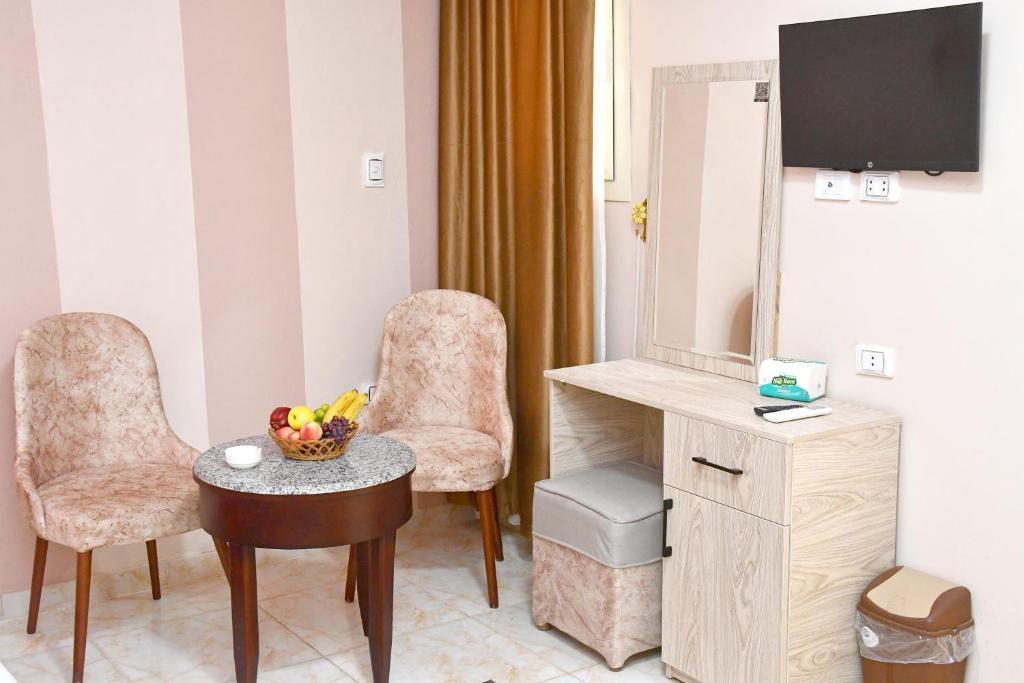 TV a/nebo společenská místnost v ubytování Nun Pyramids Hotel