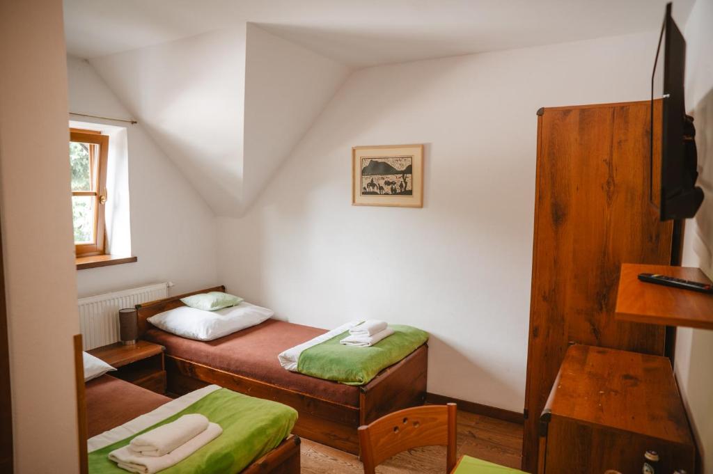 A bed or beds in a room at Majláthova Chata Popradské Pleso