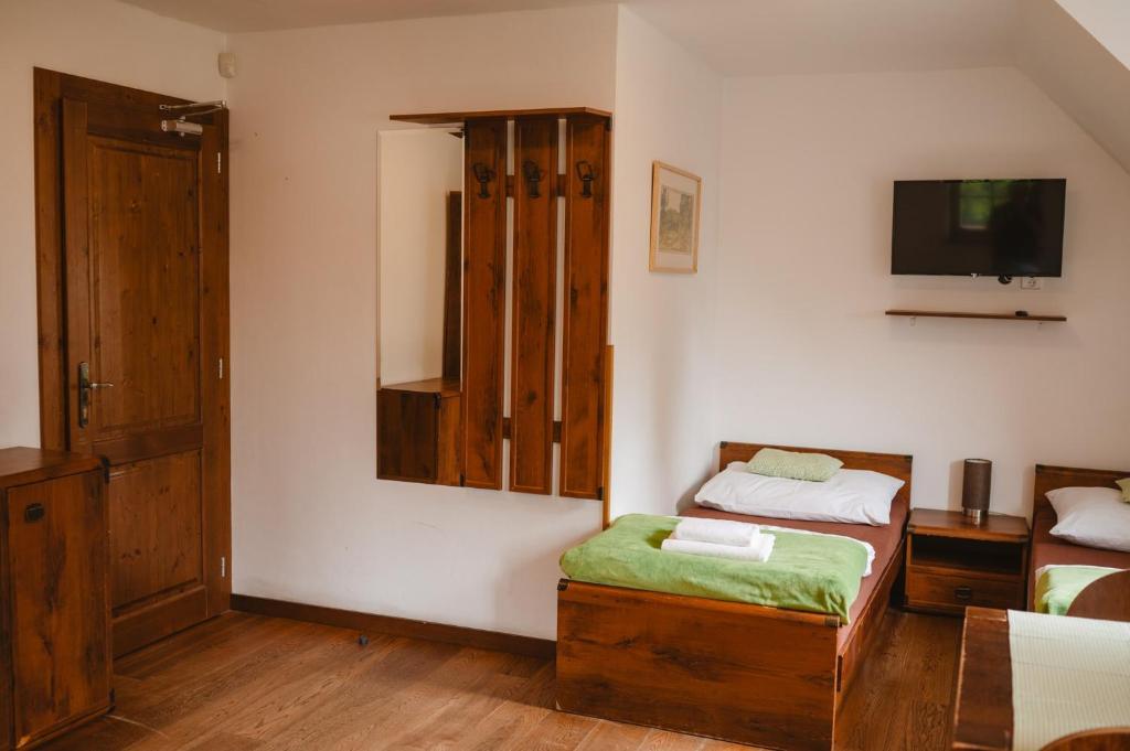 A bed or beds in a room at Majláthova Chata Popradské Pleso