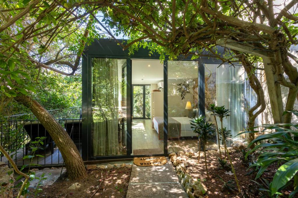 Um jardim em Casa Vela Boutique House