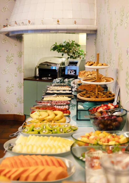 Comida na casa de hóspedes ou em algum lugar perto