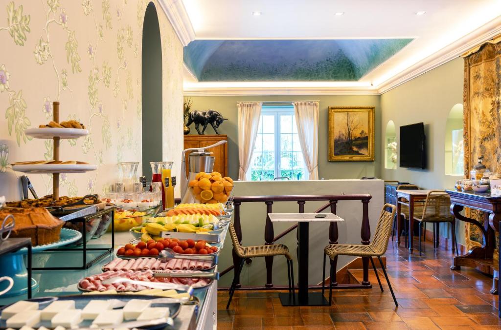 Comida na casa de hóspedes ou em algum lugar perto