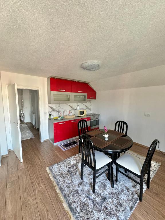 Kuchyň nebo kuchyňský kout v ubytování Room Ejna 2