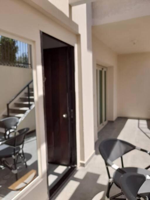 Balkón nebo terasa v ubytování Lovely 3-Bedroom Apartment Maadi