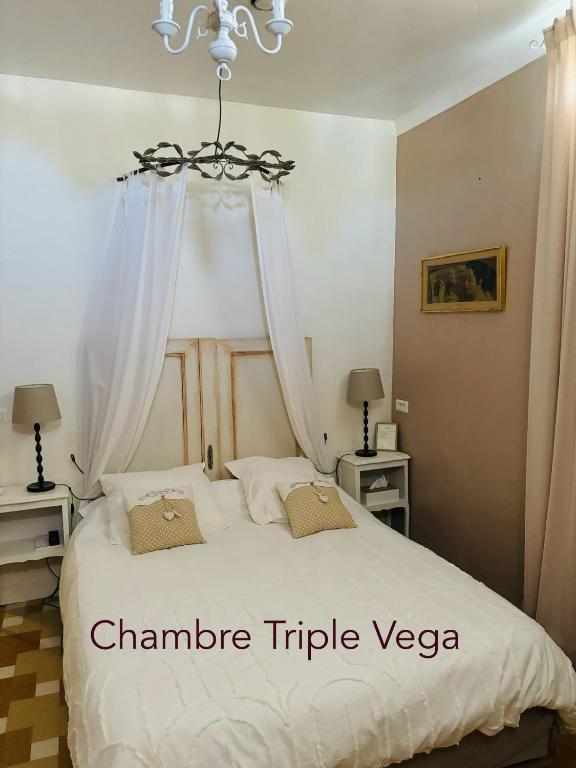 La Cassiopée - Triple Room With Private Bathroom