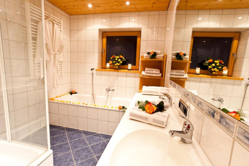 Koupelna v ubytování "Ferienwohnung Anna" - Annehmlichkeiten von 4-Sterne Familien-und Wellnesshotel Viktoria können mitgenutzt werden