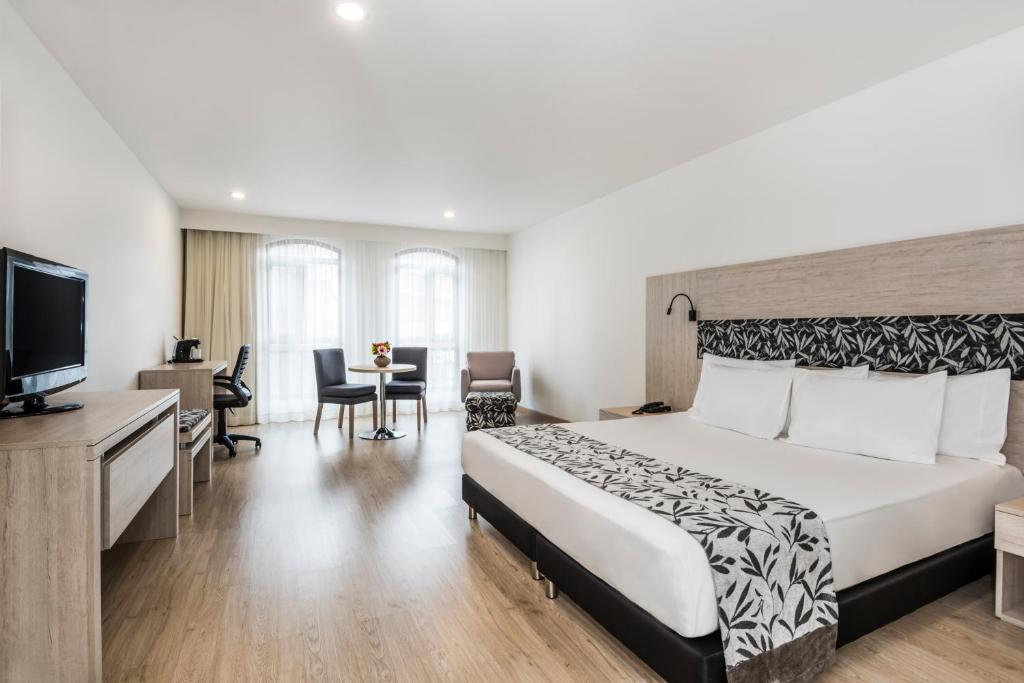 Postel nebo postele na pokoji v ubytování Hotel Rosales Plaza