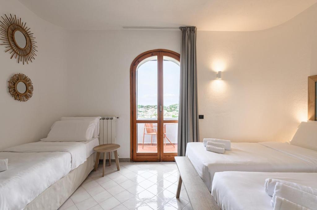 B&B HOTEL Ischia San Nicolaにあるベッド