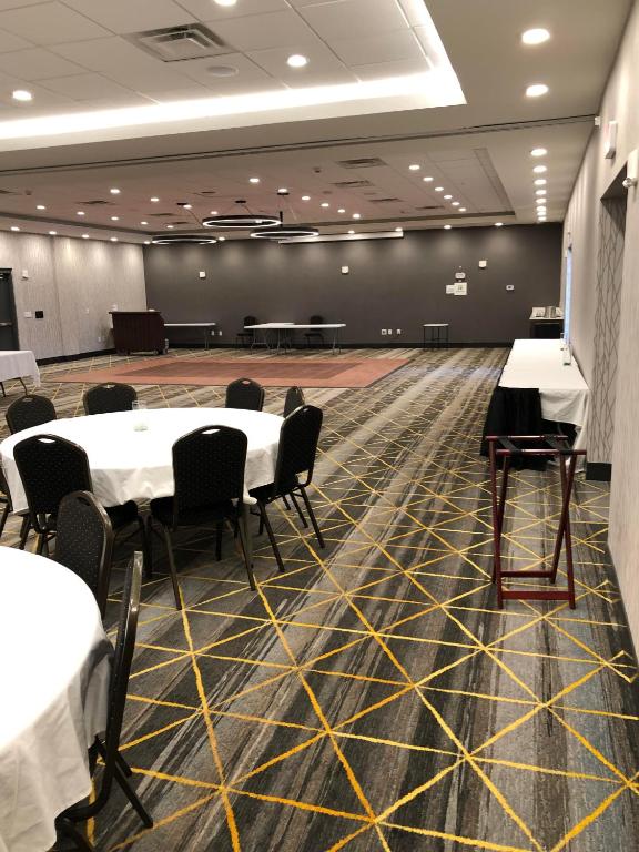 Holiday Inn & Suites Kalamazoo West photo