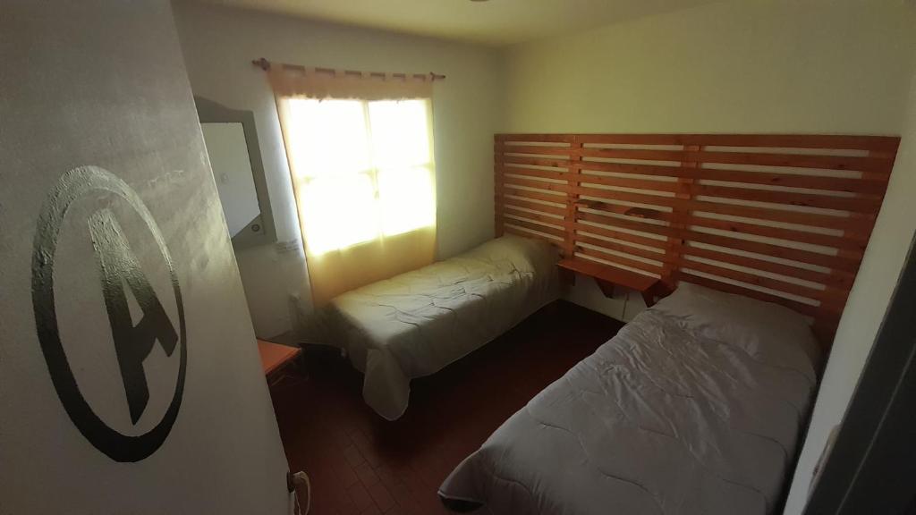 Postel nebo postele na pokoji v ubytování Hostel House 64Bigüa