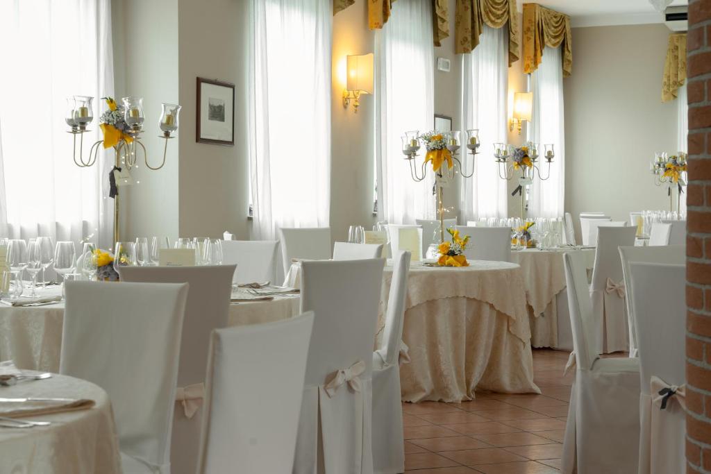 Restauracja lub miejsce do jedzenia w obiekcie Terme Di Monte Valenza