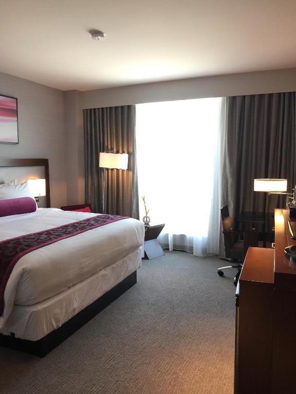 Parkwest Bicycle Casino - Deluxe King Room