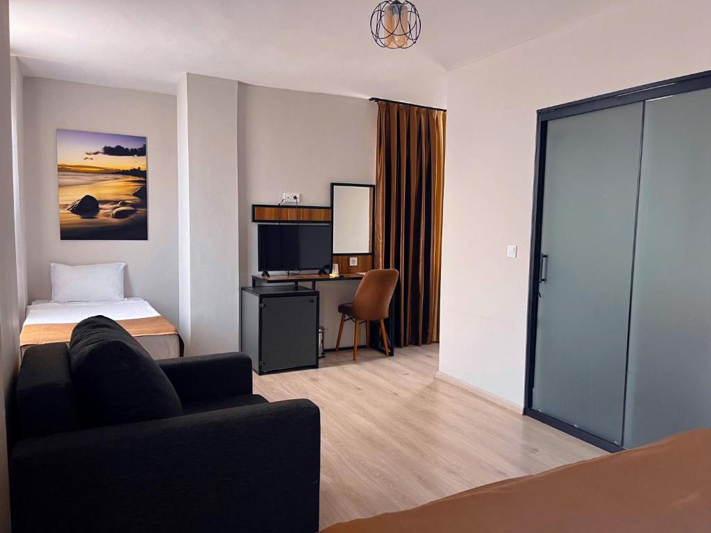 TV a/nebo společenská místnost v ubytování PRIVADO HOTELS