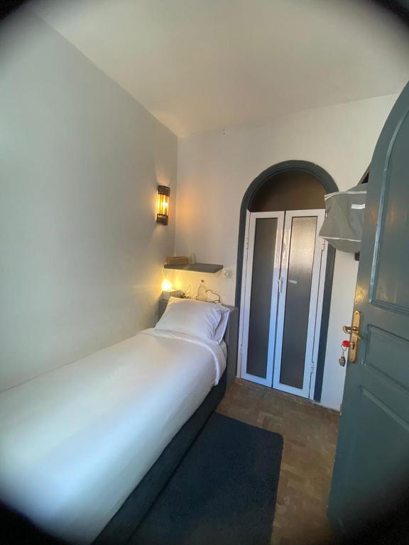 Postel nebo postele na pokoji v ubytování Tweets Hotel