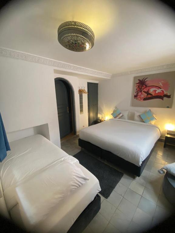 Postel nebo postele na pokoji v ubytování Tweets Hotel
