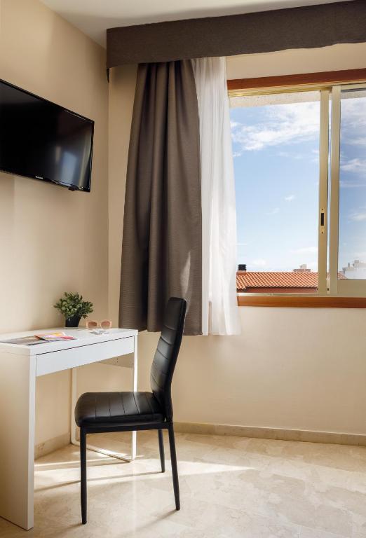 TV a/nebo společenská místnost v ubytování Hotel Alguer
