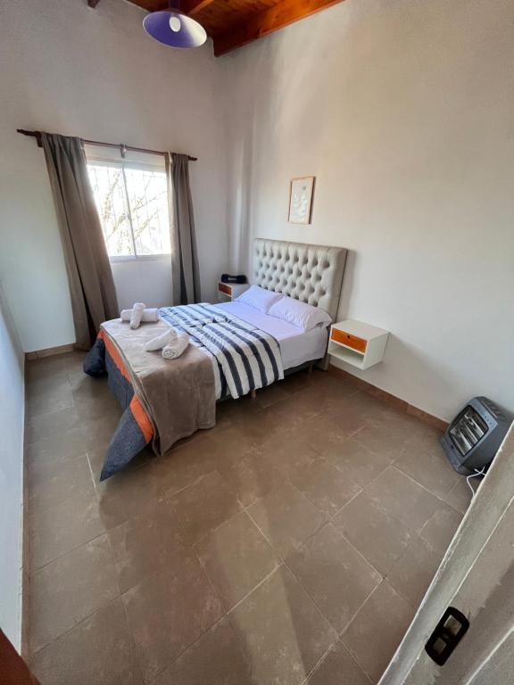 Postel nebo postele na pokoji v ubytování Hospedaje LH segundo A a 15 minutos del aeropuerto de Ezeiza