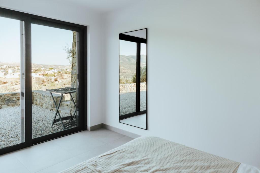 Postel nebo postele na pokoji v ubytování Profitis Luxurious Villa in Serene Crete