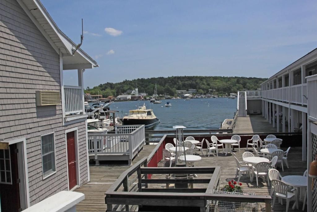 Tugboat Inn - Two Queens Marina Side Inner View