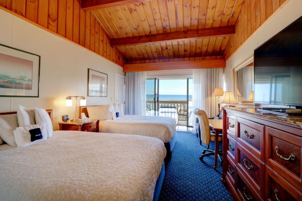 Waves Oceanfront Resort - Oceanfront Dos Reinas 2nd Piso