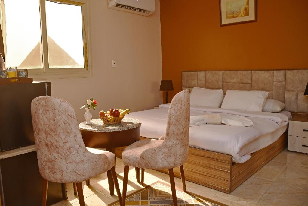 Posezení v ubytování Nun Pyramids Hotel