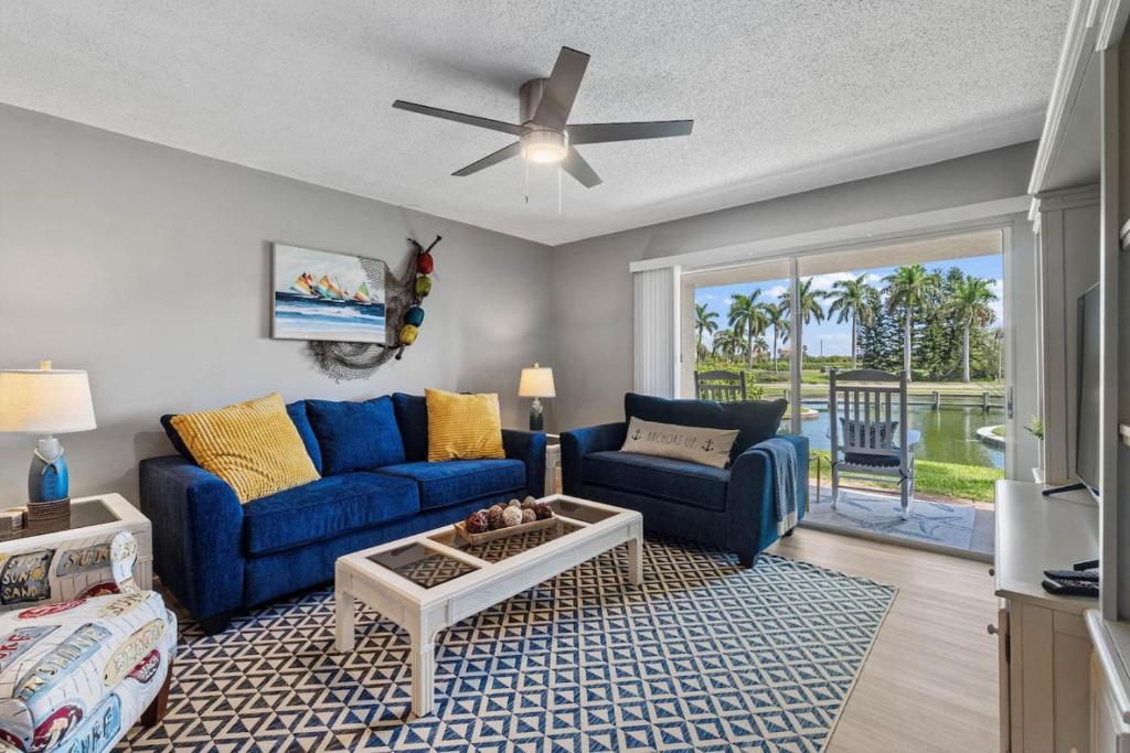 Χώρος καθιστικού στο Vista Verde West 6 136 2BD 2BA