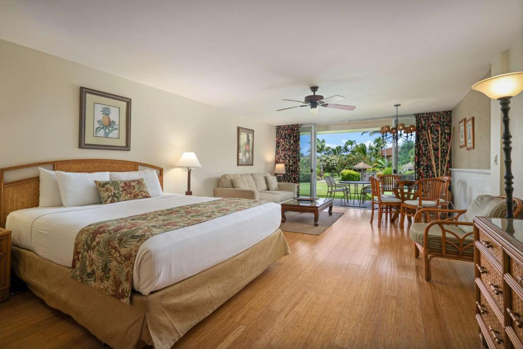 Postel nebo postele na pokoji v ubytování Aston Maui Kaanapali Villas