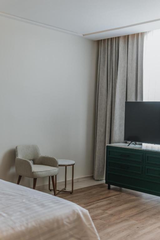 TV a/nebo společenská místnost v ubytování Hotel Chariot